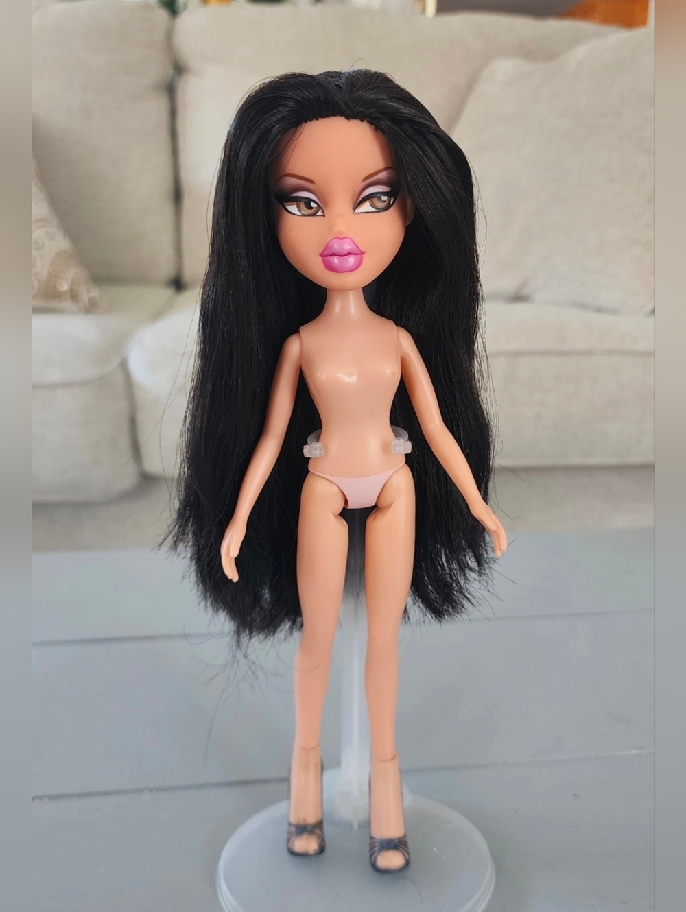 MGA Bratz 2010 jade Doll Black Hair Brown Eyes Asian Pink Lips Beautiful